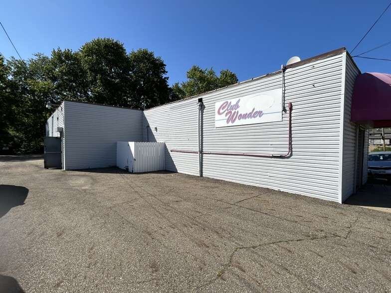 988 W Bowery St, Akron, OH for sale - Building Photo - Image 3 of 17