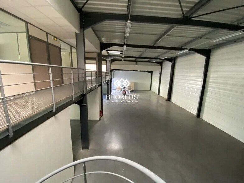 Flex in Veurey-Voroize for lease - Interior Photo - Image 2 of 10