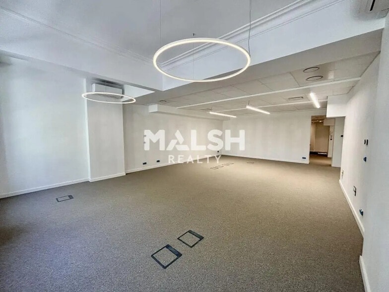 Office in Lyon for lease - Interior Photo - Image 3 of 10
