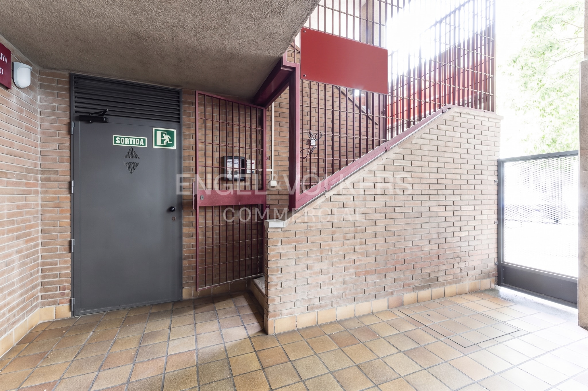 Retail in Barcelona, Barcelona for lease Interior Photo- Image 1 of 10