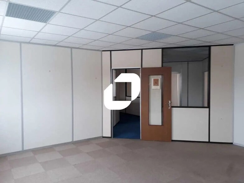 Flex in Villebon-sur-Yvette for lease - Building Photo - Image 3 of 10