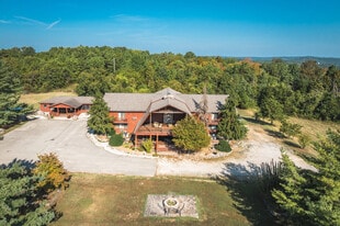 Cedarstone Lodge - Turnkey Ozark Retreat - Campground