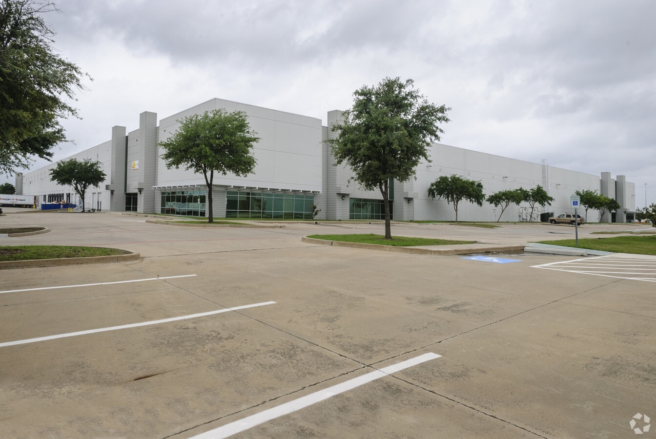 1415 N Cockrell Hill Rd, Dallas, TX 75211