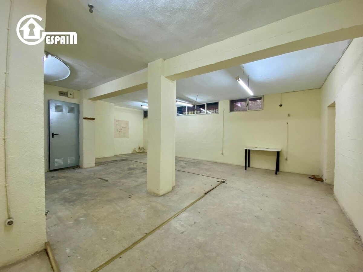 Madrid, MAD 28024 - Unit 01 - - Interior Photo - Image 1 of 2