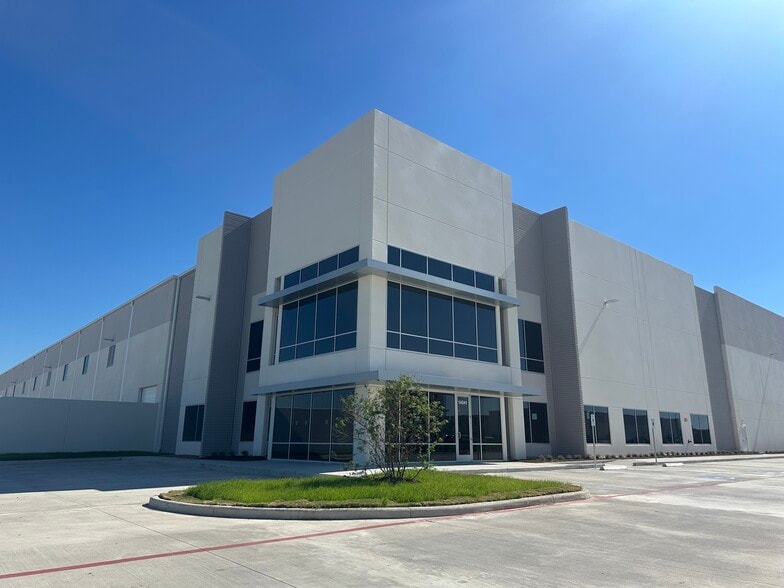 Sam Houston Pky, Houston, TX for lease - Building Photo - Image 1 of 7
