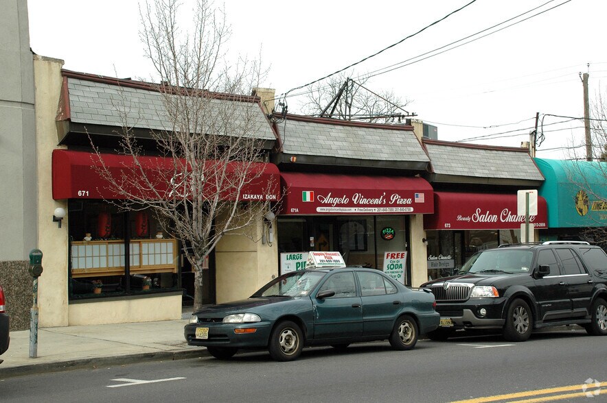 671 Palisade Ave, Cliffside Park, NJ for sale - Primary Photo - Image 1 of 1