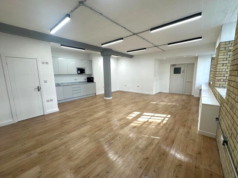 Wapping Wall, London for lease - Interior Photo - Image 2 of 9