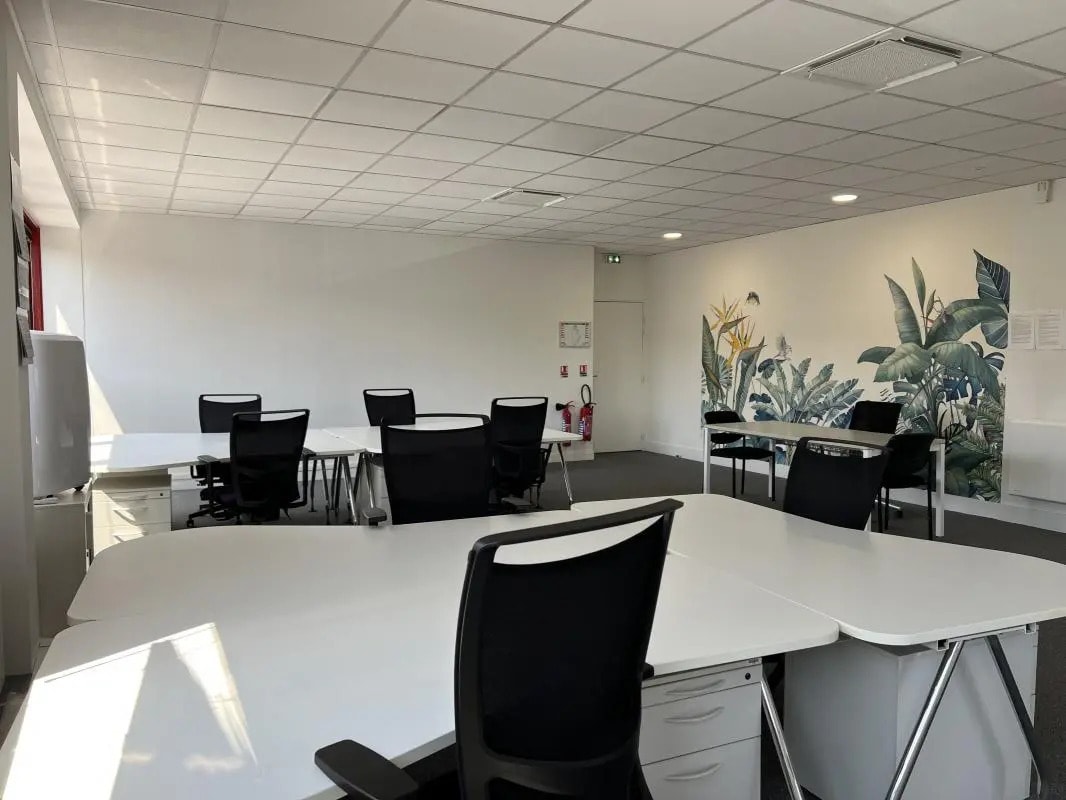 20 Allée Des Erables, Villepinte for lease Interior Photo- Image 1 of 8