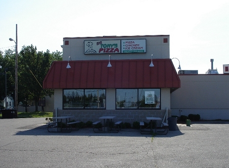 2010 W Saginaw St, Lansing, MI for lease - Primary Photo - Image 1 of 8