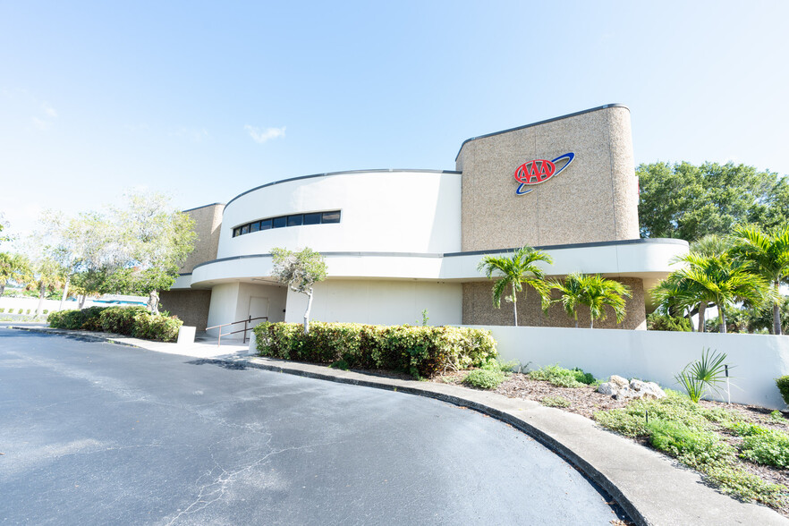 9200 Seminole Blvd, Seminole, FL for sale - Building Photo - Image 1 of 15