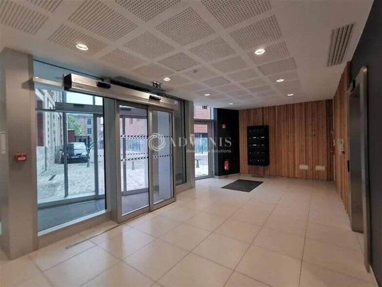 Office in Lille for lease - Lobby - Image 3 of 8