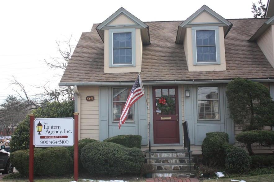 64 Floral Ave, New Providence, NJ for sale - Primary Photo - Image 1 of 35