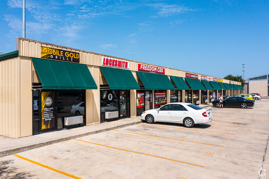 8034 Culebra Rd, San Antonio, TX for lease - Primary Photo - Image 1 of 15