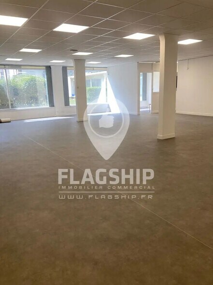 Retail in Boulogne-Billancourt for lease - Interior Photo - Image 2 of 9