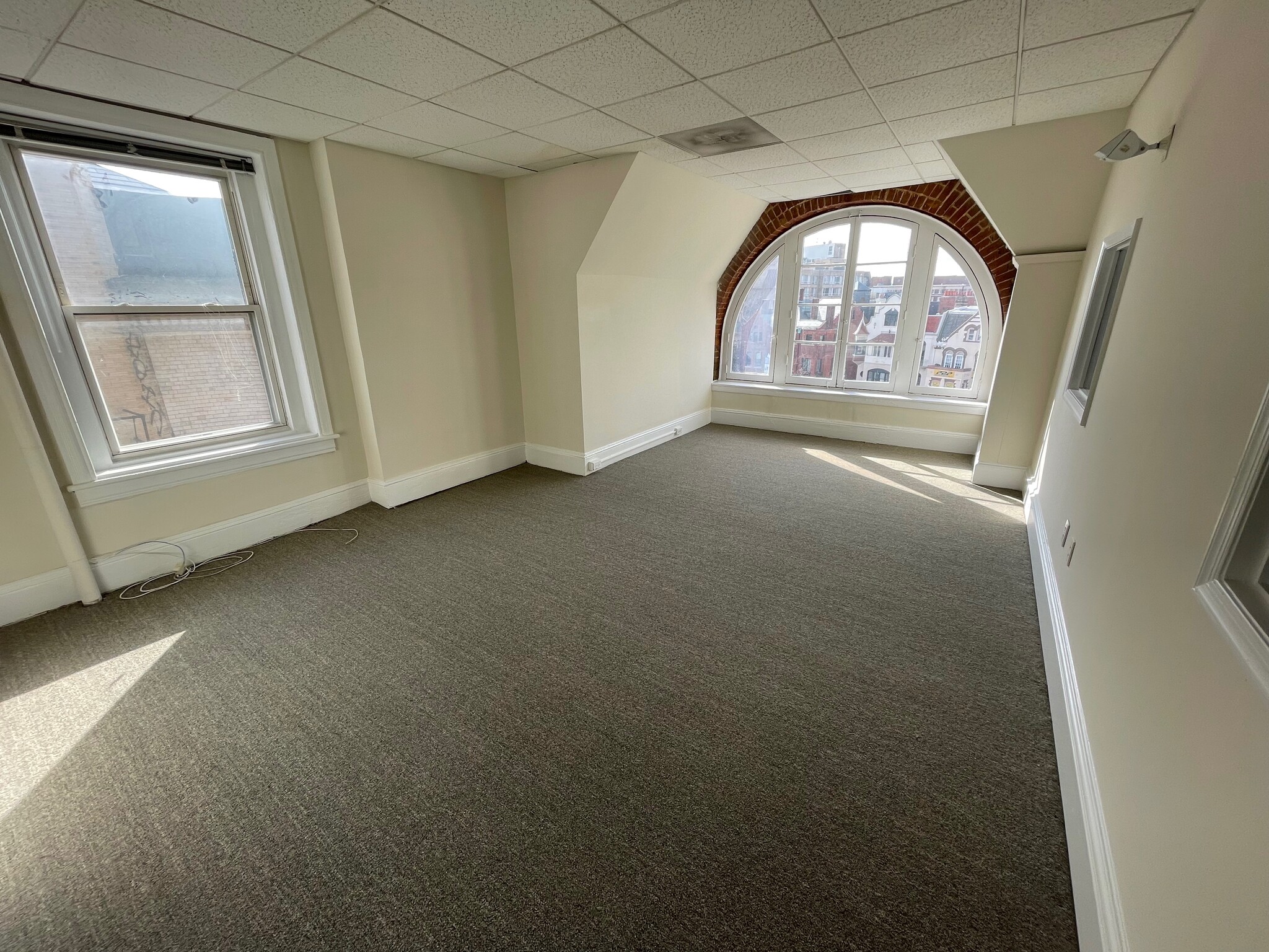 1621 Connecticut Ave NW, Washington, DC for lease Interior Photo- Image 1 of 23