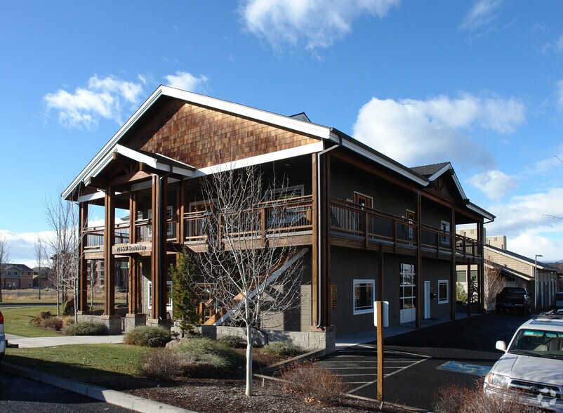 225 SW Scalehouse Loop, Bend, OR for lease - Building Photo - Image 2 of 10