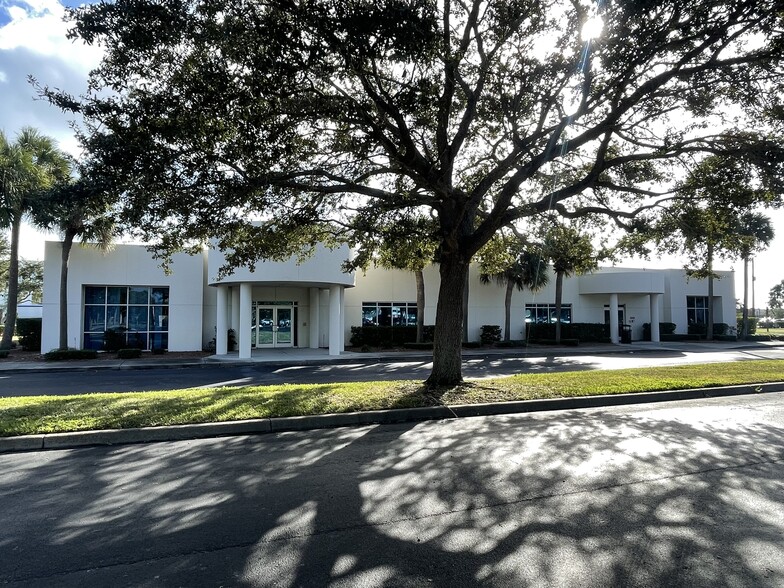 1990 W NASA Blvd, Melbourne, FL for sale - Building Photo - Image 1 of 1