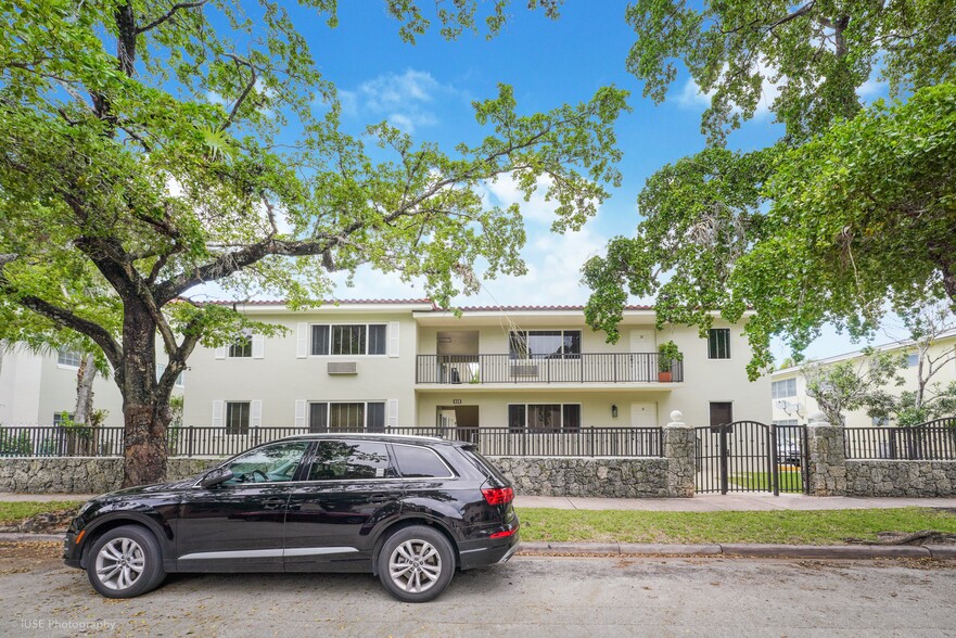 35 Antilla Ave, Coral Gables, FL for sale - Building Photo - Image 1 of 22