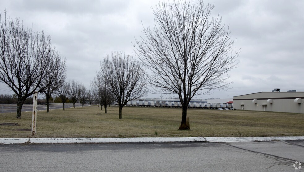 12202A Missouri Bottom Rd, Hazelwood, MO 63042