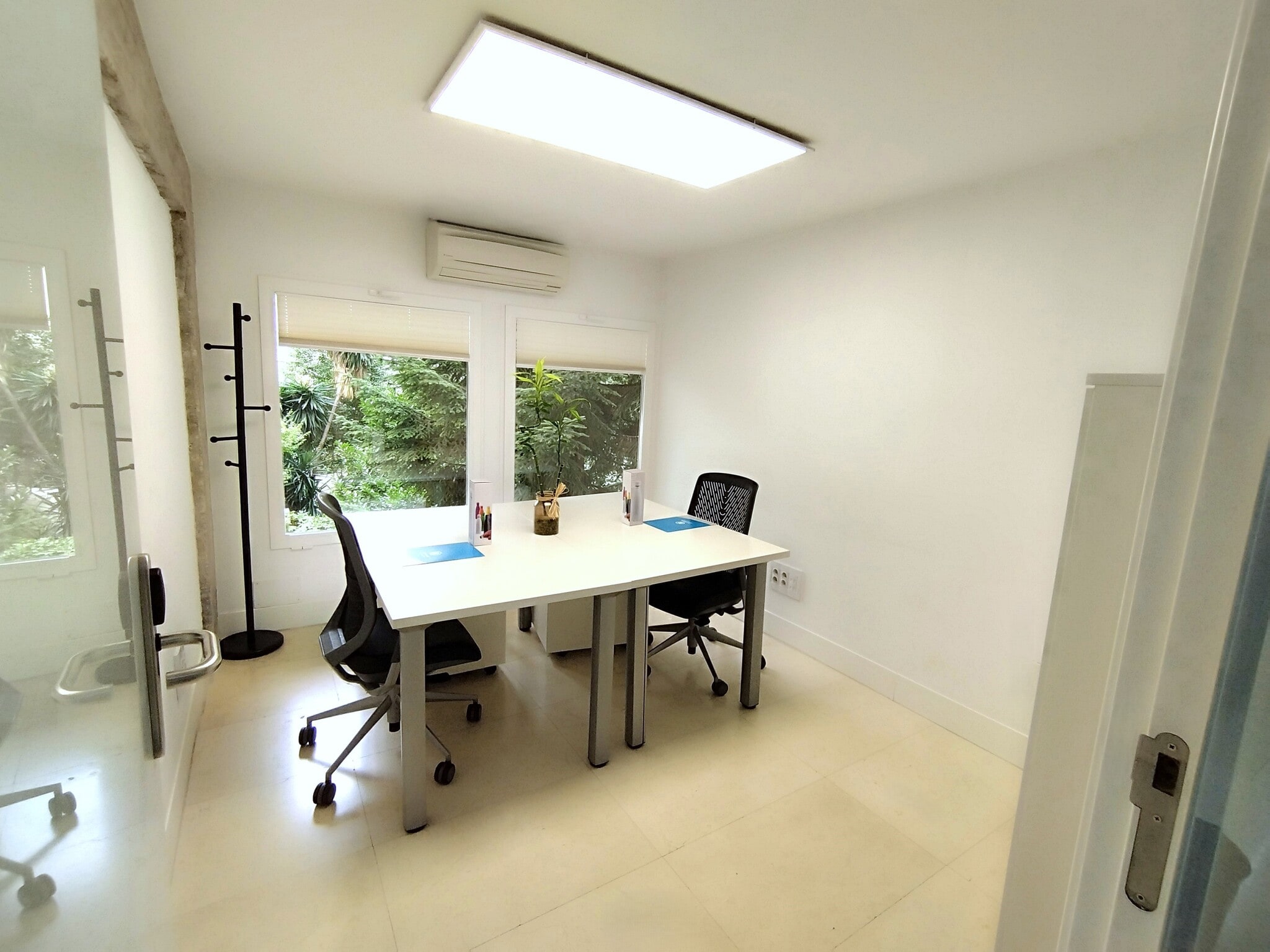 Calle de Edgar Neville, 6-8, Madrid, Madrid for lease Interior Photo- Image 1 of 2