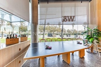 Retail in Barcelona, Barcelona for lease Interior Photo- Image 2 of 6