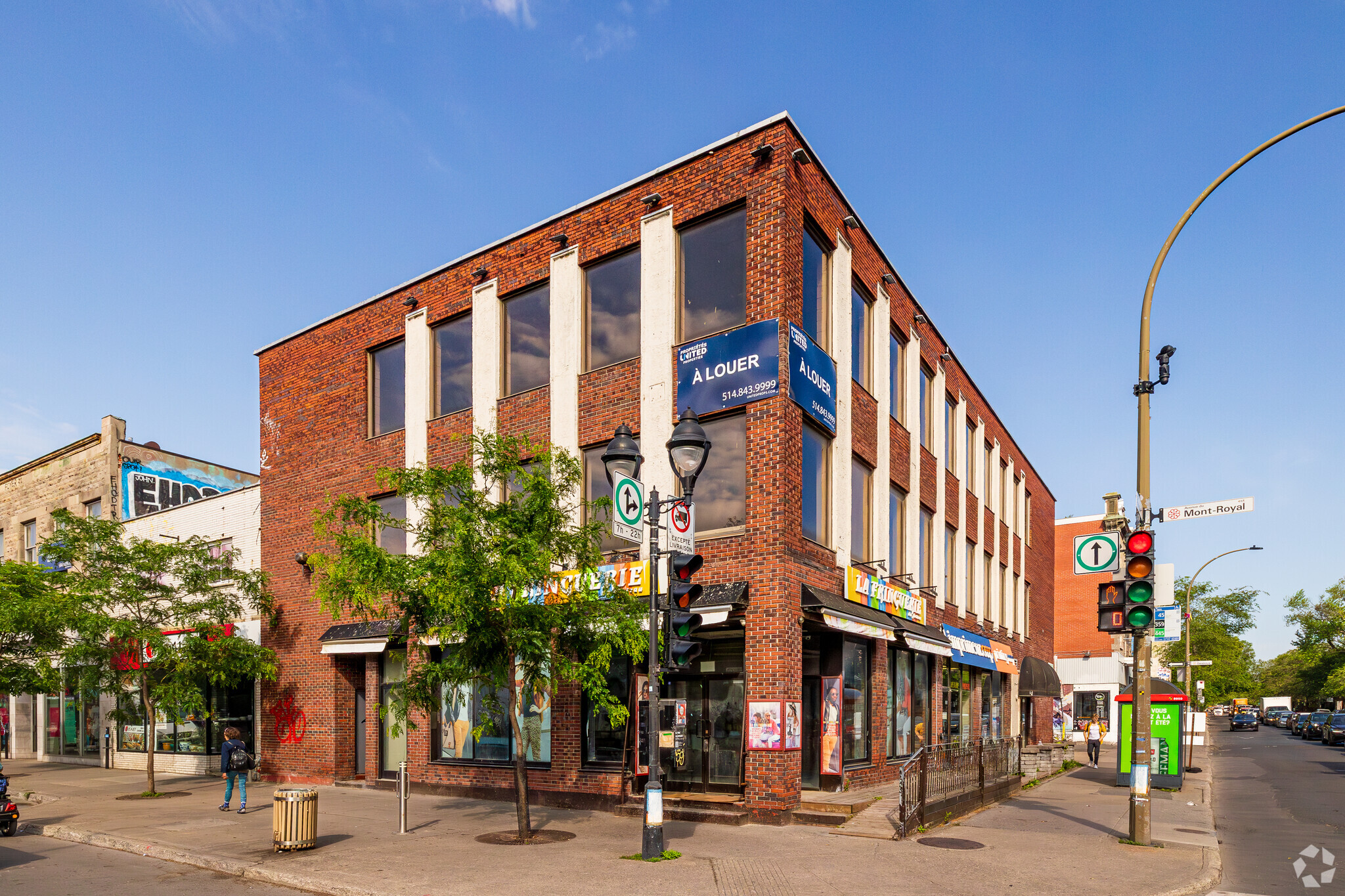 1695 Av Du Mont-Royal E, Montréal, QC for sale Primary Photo- Image 1 of 13