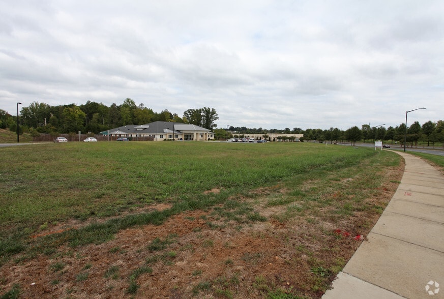 001 W Arrowood Rd, Charlotte, NC 28273