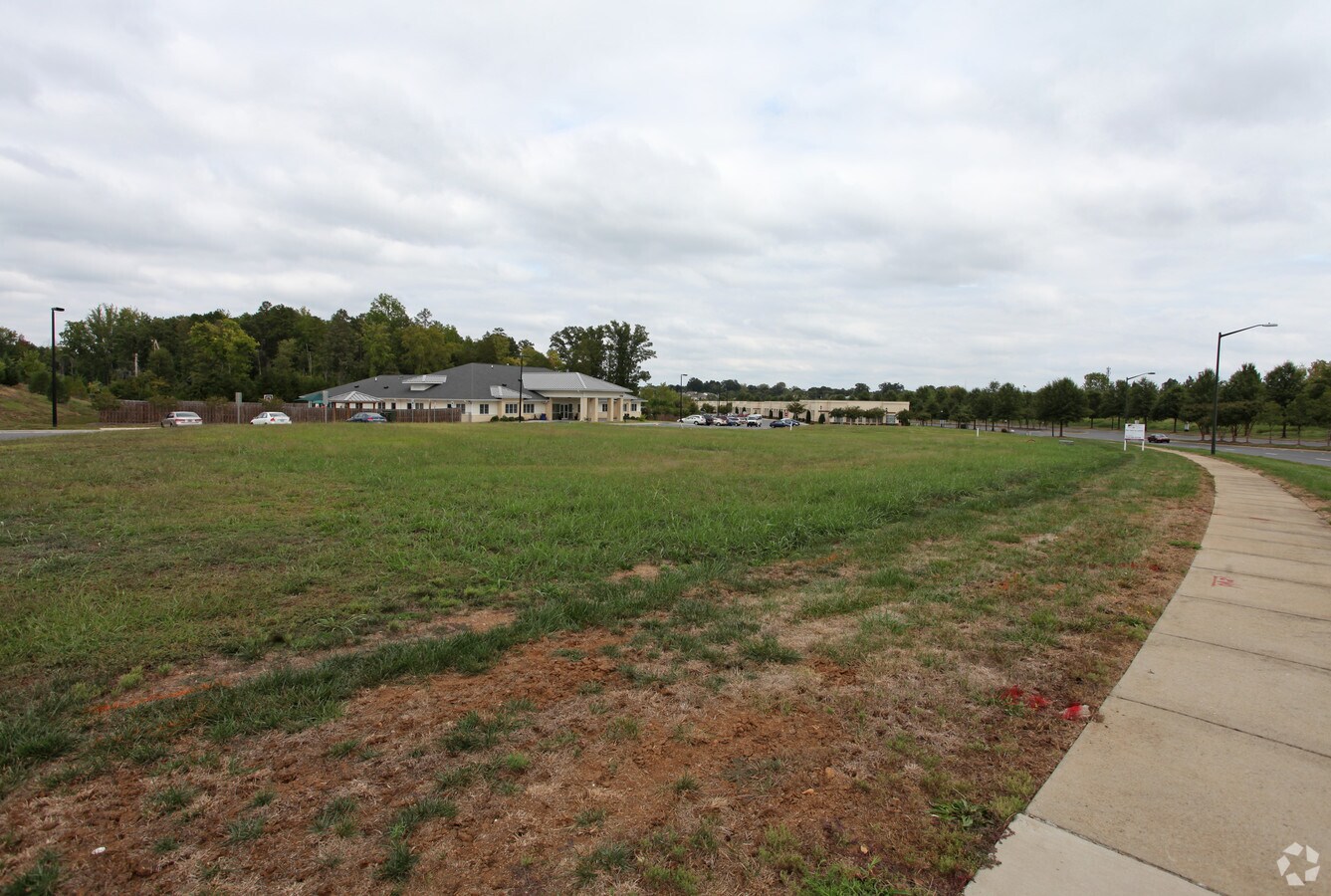 001 W Arrowood Rd, Charlotte, NC 28273