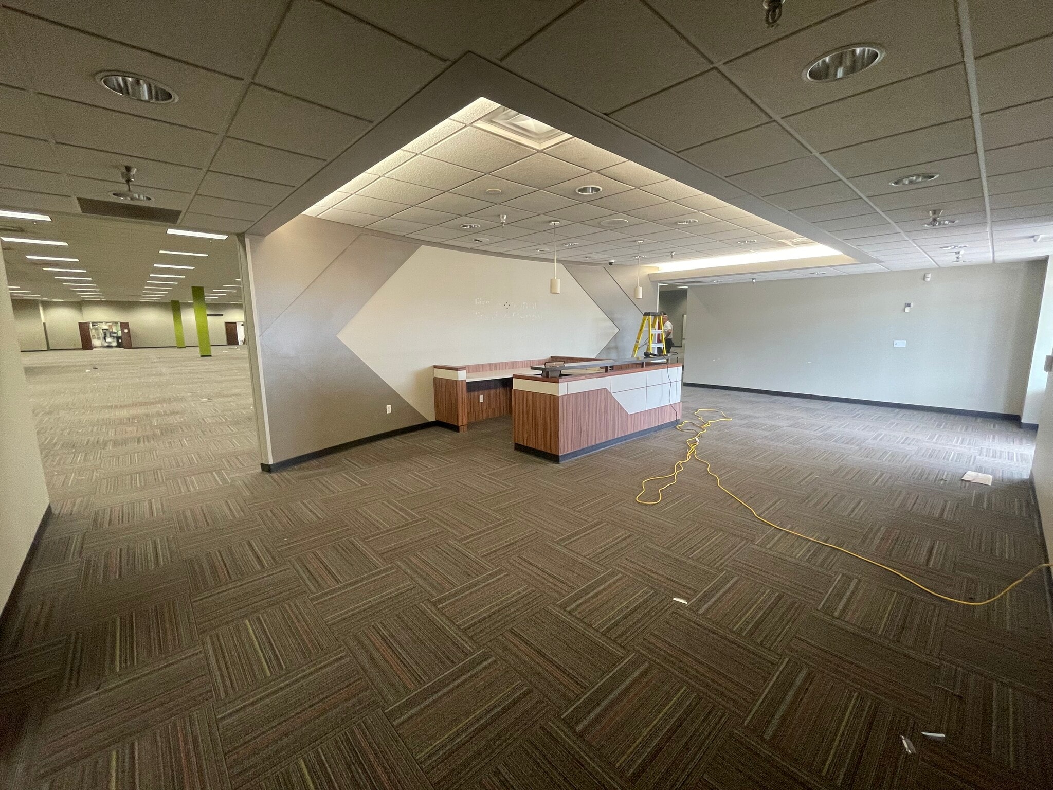 2007 Broadway Ave, Yankton, SD for lease Building Photo- Image 1 of 10