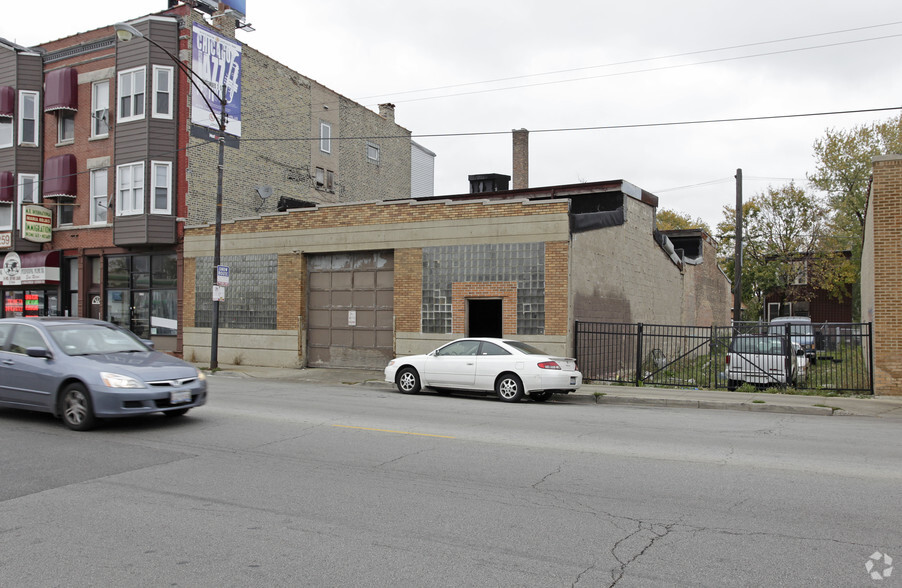 2332 W Fullerton Ave, Chicago, IL for sale - Building Photo - Image 1 of 1