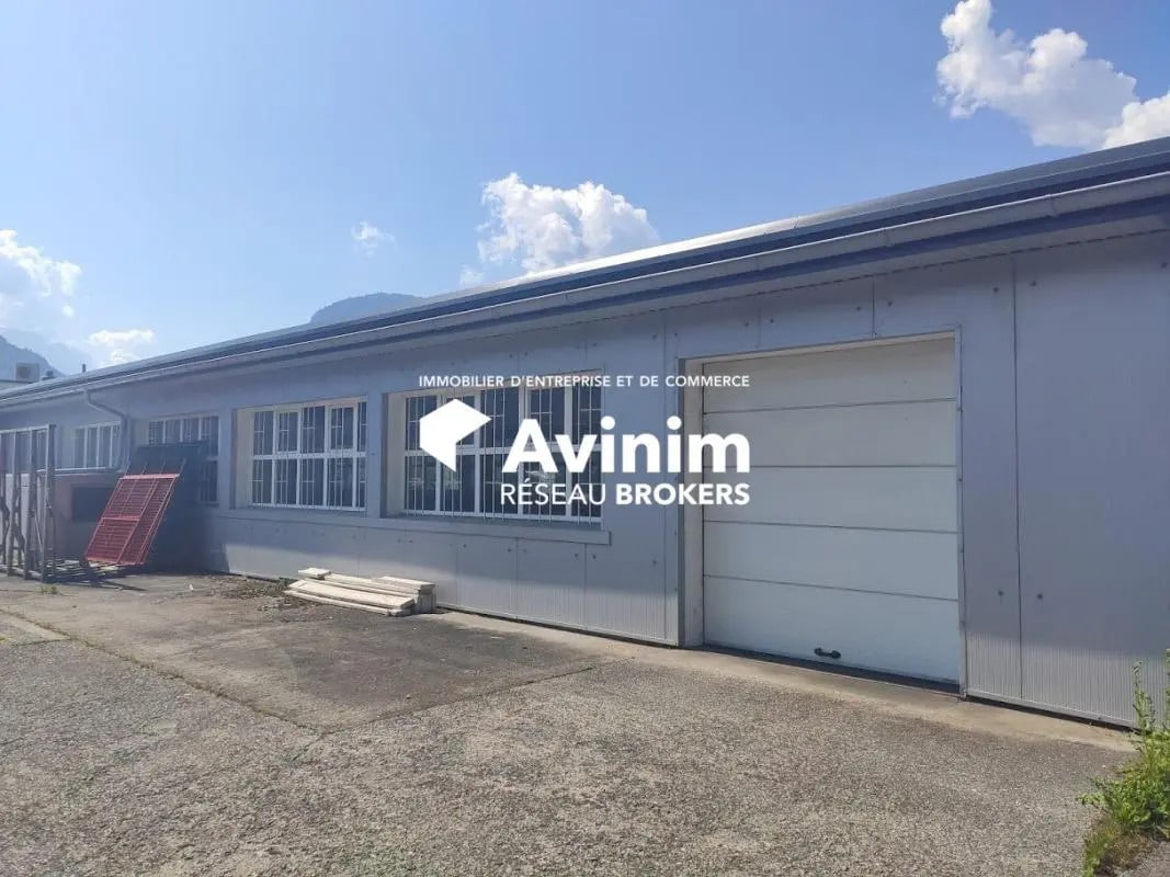 Flex in Cluses for lease Building Photo- Image 1 of 4