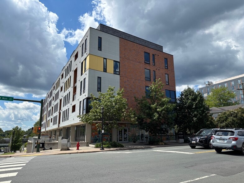 1000 W Main St, Charlottesville, VA for lease - Building Photo - Image 2 of 4