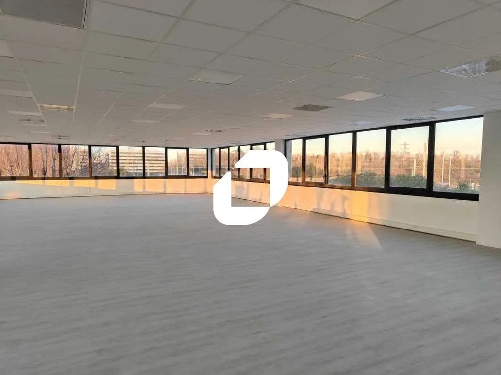 Location Bureaux 1 166 m² à 2 348 m² - Photo 1
