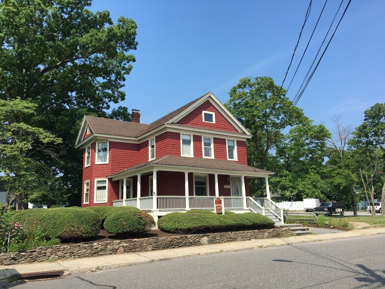 123 Maple Ave, Riverhead, NY for sale - Building Photo - Image 1 of 1