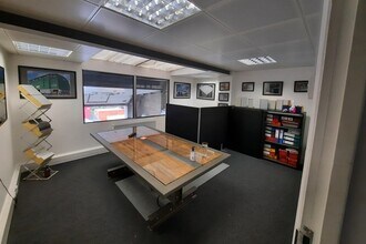 The Flyers Way, Westerham for lease Interior Photo- Image 2 of 3