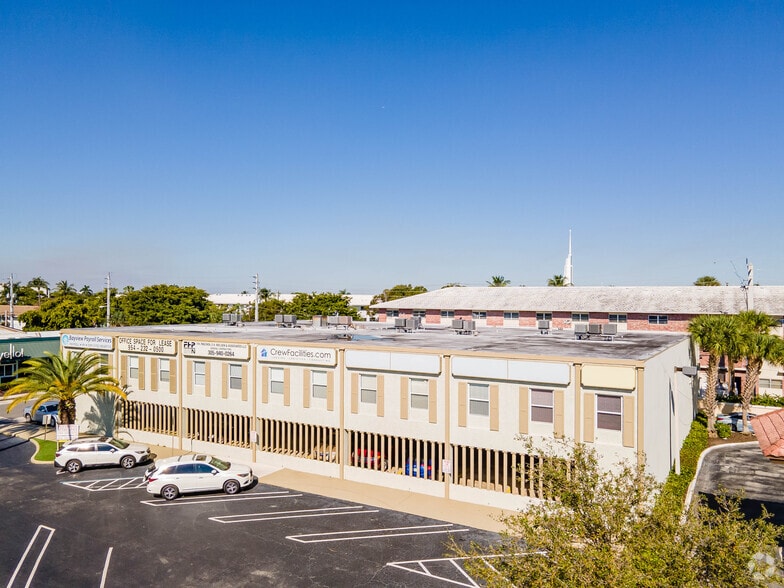 2501 E Commercial Blvd, Fort Lauderdale, FL for lease - Building Photo - Image 3 of 10