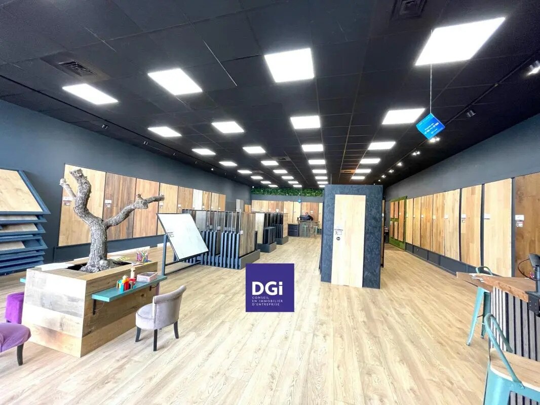 Retail in Nîmes for lease Interior Photo- Image 1 of 5