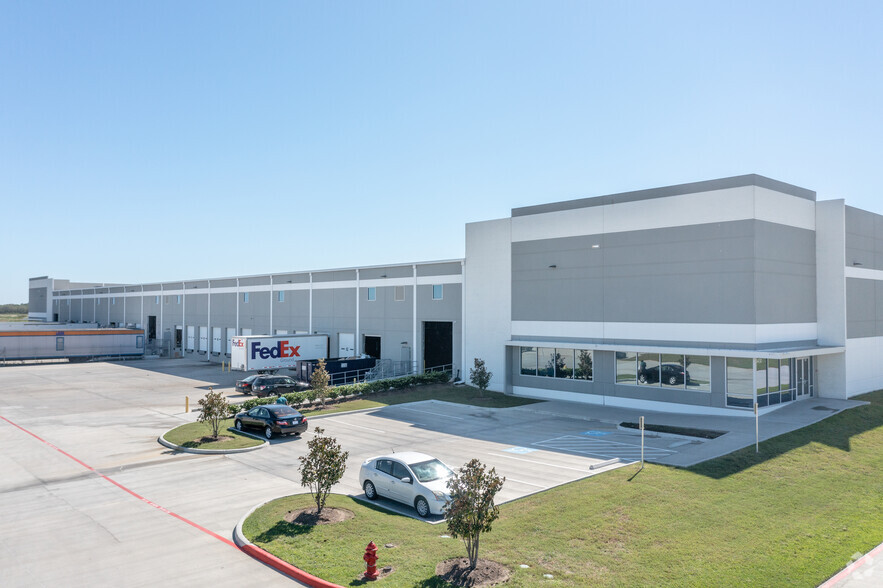 2700 East Fwy, Baytown, TX for lease - Building Photo - Image 3 of 11