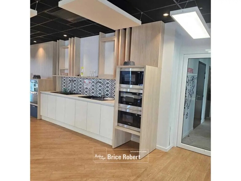 Office in Villeurbanne for lease - Building Photo - Image 3 of 14