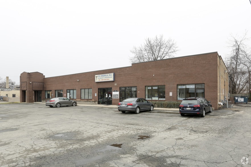 10 E Irving Ave, Oshkosh, WI for lease - Primary Photo - Image 1 of 2