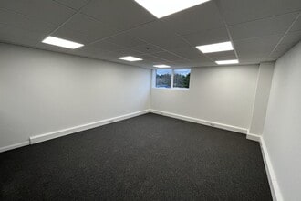 Beddington Ln, Croydon for lease Interior Photo- Image 2 of 2