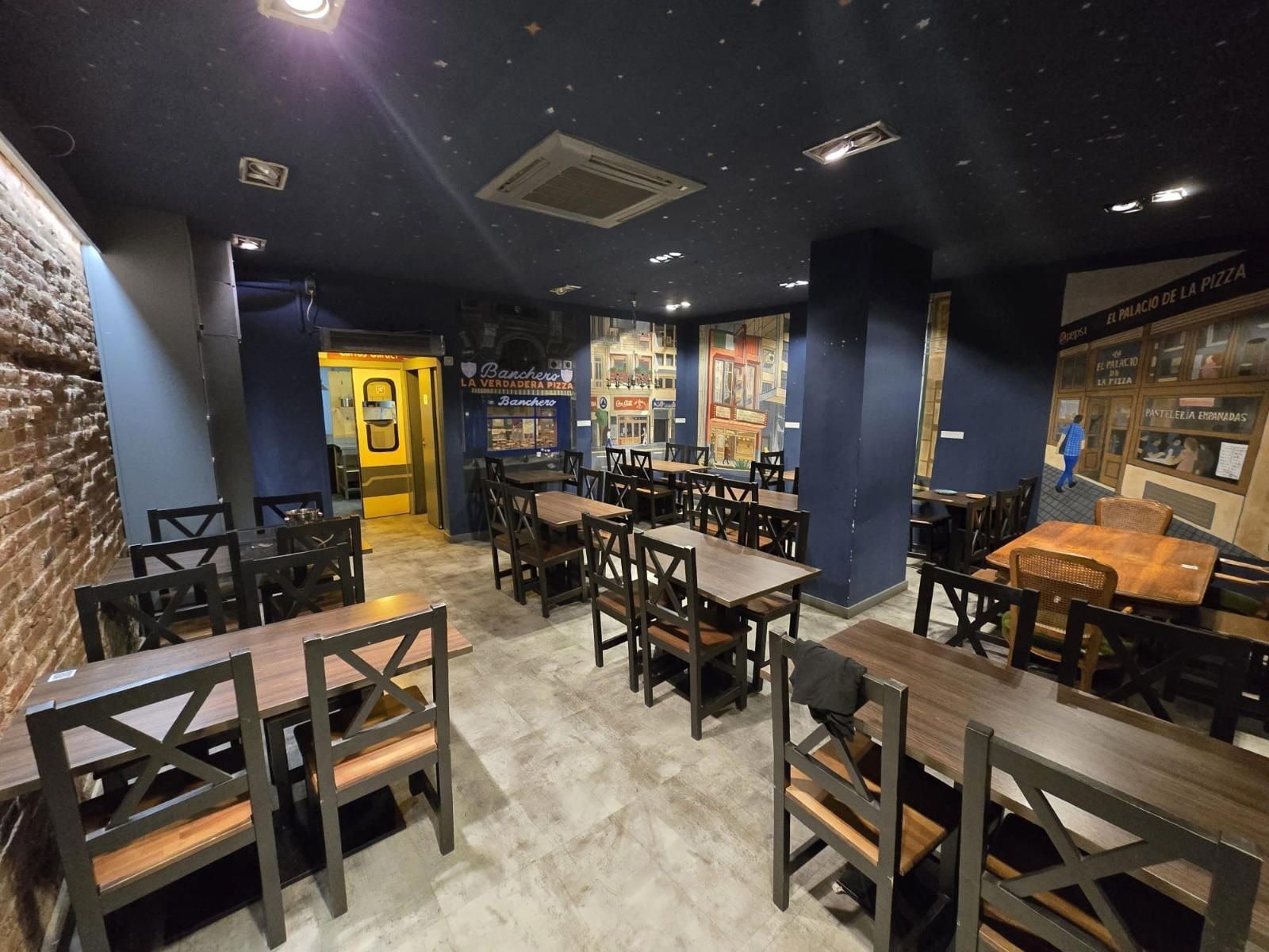 Retail in Barcelona, Barcelona for lease Interior Photo- Image 1 of 18