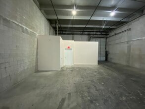 8252-8278 NW 70th St, Miami, FL for lease Interior Photo- Image 1 of 3