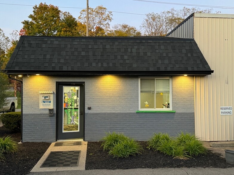 201 S Mill St, South Lyon, MI for sale - Building Photo - Image 2 of 15