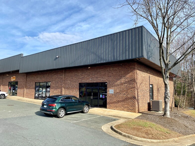 2130-3036 Berkmar Dr, Charlottesville, VA for lease - Building Photo - Image 1 of 7