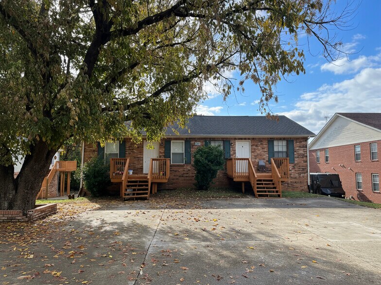 141 Darlene Dr, Clarksville, TN for sale - Primary Photo - Image 1 of 1