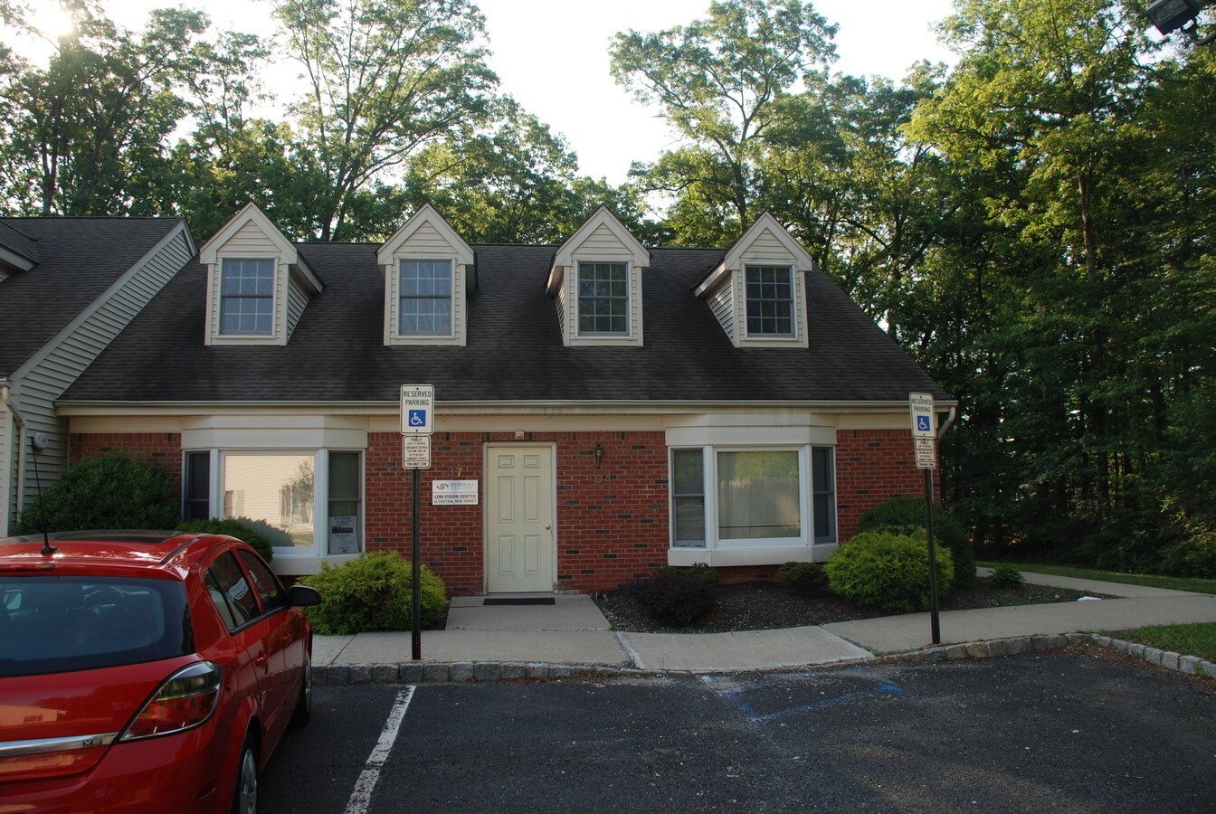 37 Clyde Rd, Somerset, NJ 08873