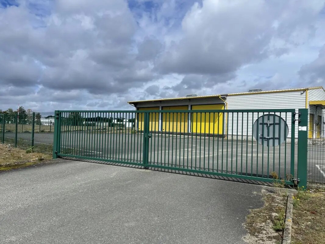 Industrial in Arnage for lease Building Photo- Image 1 of 5