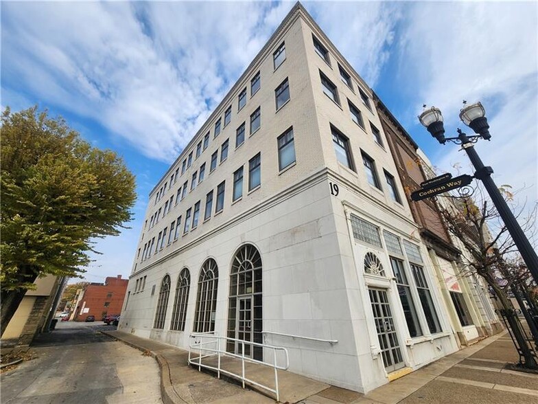 19 E Washington St, New Castle, PA for lease - Building Photo - Image 2 of 11