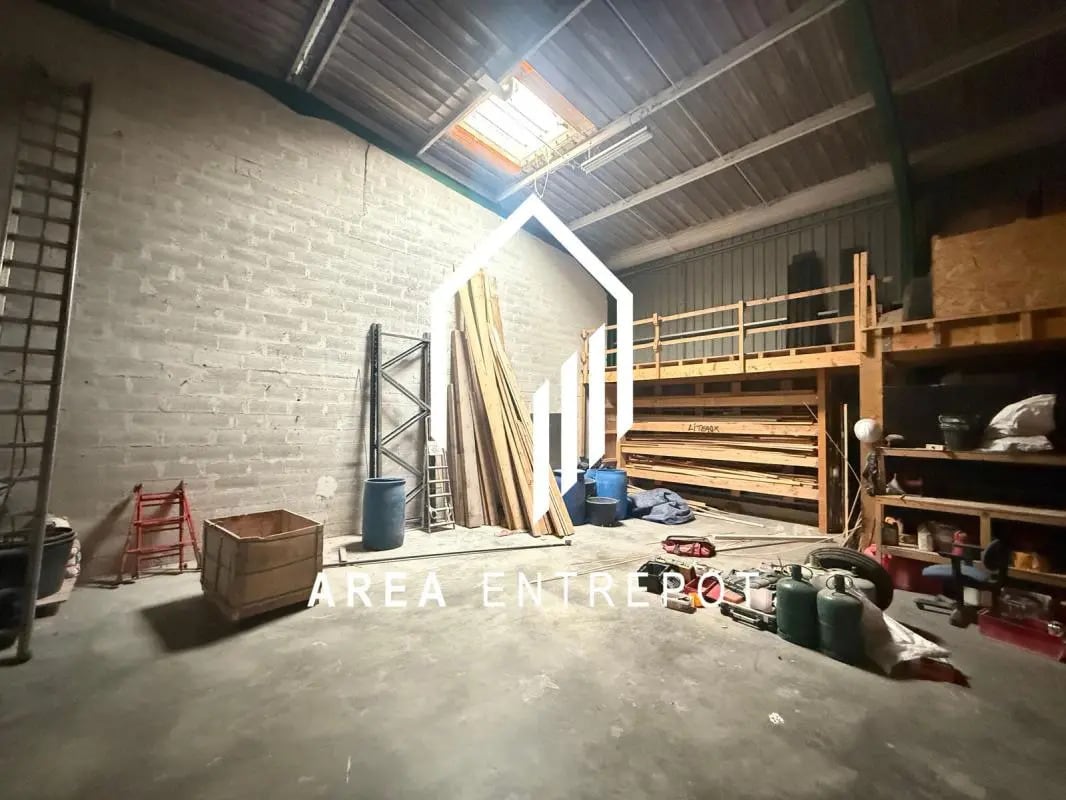 Flex in Éguilles for lease Interior Photo- Image 1 of 10